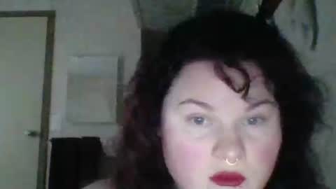 White Suggar online show from April 2, 5:42 pm