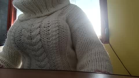 whitesweater online show from September 23, 6:40 am