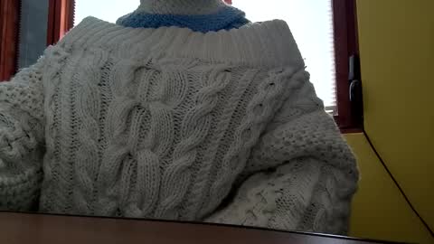 whitesweater online show from November 10, 8:06 am