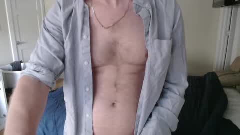 Snapshot of who_in_the_hell__ chatting on October 26, 12:00 am who_in_the_hell__ online show from October 26, 12:00 am