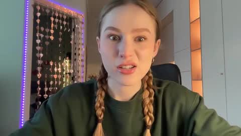 Snapshot of whoisalisa chatting on March 8, 7:05 am Alisa online show from March 8, 7:05 am