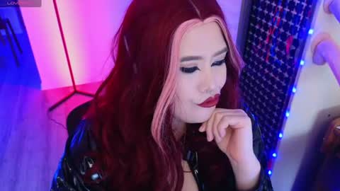 Laura  online show from July 2, 5:01 am