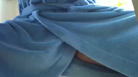 Snapshot of wifewatcher123 chatting on October 28, 8:15 am wifewatcher123 online show from October 28, 8:15 am