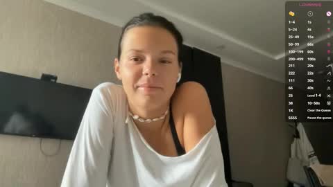 Mia online show from September 14, 5:10 am