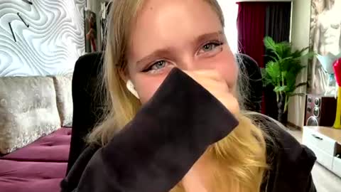 Anny online show from June 11, 12:25 pm
