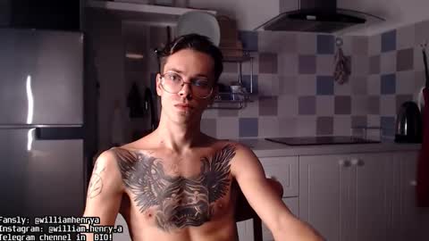 Snapshot of william_henry_a chatting on September 23, 12:21 pm William online show from September 23, 12:21 pm