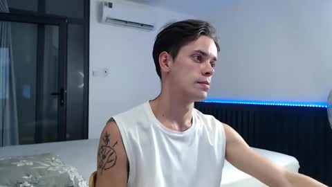 Snapshot of william_henry_a chatting on October 19, 1:43 am William online show from October 19, 1:43 am