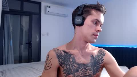 Snapshot of william_henry_a chatting on October 14, 12:02 am William online show from October 14, 12:02 am