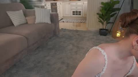Lillian online show from June 22, 3:12 am