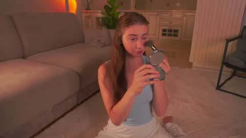 Lillian online show from August 5, 3:25 am