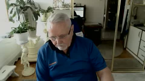 wlodek165 online show from February 4, 10:00 am