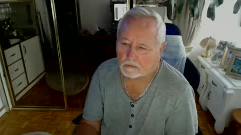 wlodek165 online show from October 6, 7:37 am