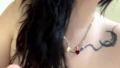 woahtreasureee online show from April 24, 12:45 am