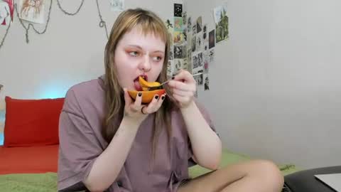 wonderconnie online show from July 8, 7:45 am
