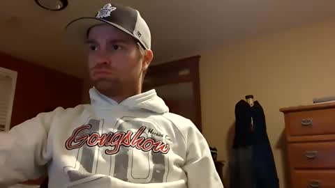 woodeee77 online show from March 1, 3:21 am