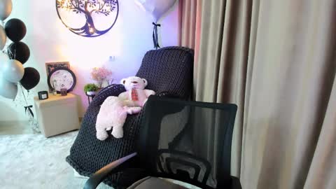 dudetta Kim online show from April 1, 3:09 pm