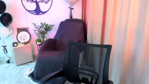 dudetta Kim online show from March 13, 7:55 am