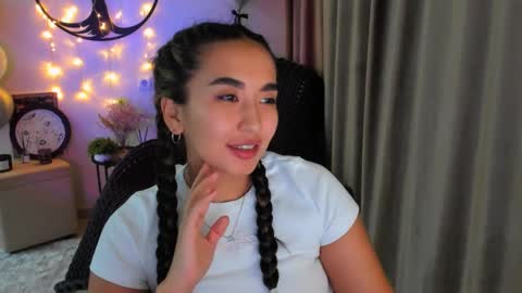 dudetta Kim online show from March 21, 6:45 pm