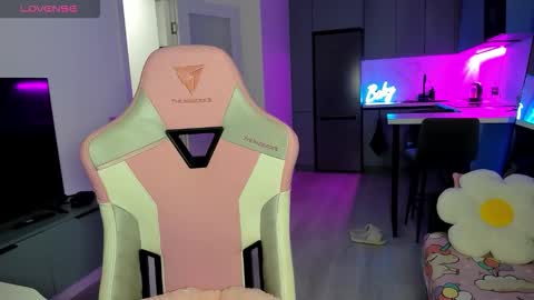 Emi online show from March 9, 4:06 am