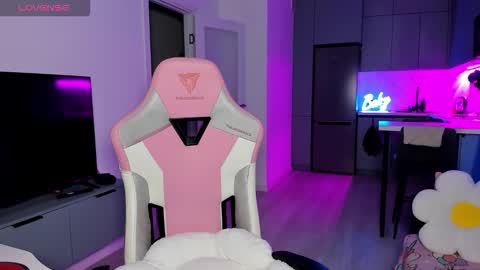 Emi online show from January 31, 7:11 pm