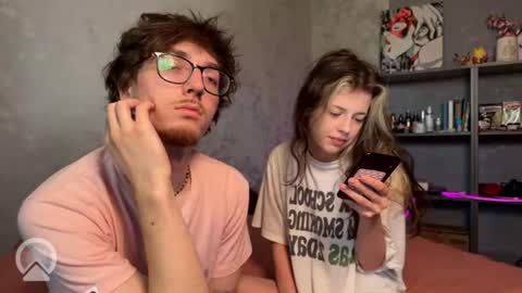 Philipp and Este online show from June 19, 9:37 am