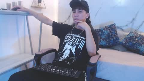 xandergrey8 online show from April 15, 7:58 pm