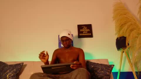 xavier_cole online show from June 10, 7:35 pm