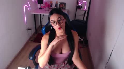    online show from June 26, 8:03 pm