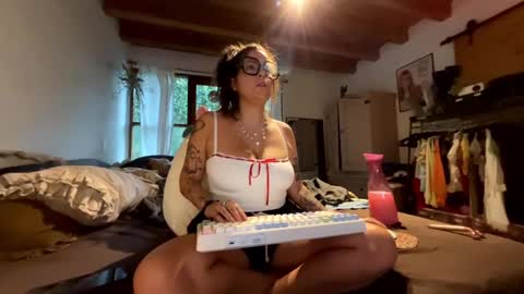 xhellsbells666x online show from September 19, 10:57 pm