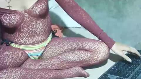 xhotskinny69x online show from October 21, 11:52 pm