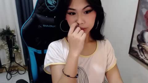 Snapshot of xseductive_airax chatting on December 4, 6:44 pm aira online show from December 4, 6:44 pm