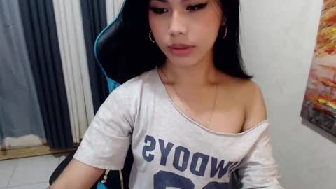 Snapshot of xseductive_airax chatting on February 17, 5:23 pm aira online show from February 17, 5:23 pm