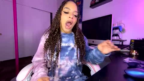 xStarGazingx online show from January 7, 8:30 am