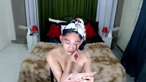 xtspetitehugecock online show from April 13, 1:10 am