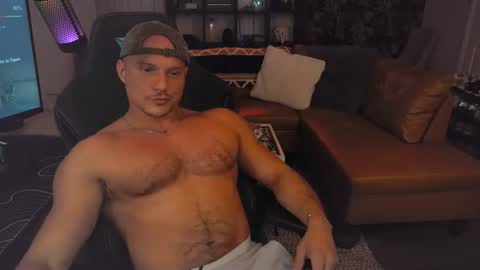 xxnattydaddyxx online show from July 30, 9:15 pm