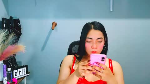 xxslutty kim online show from April 19, 1:23 pm