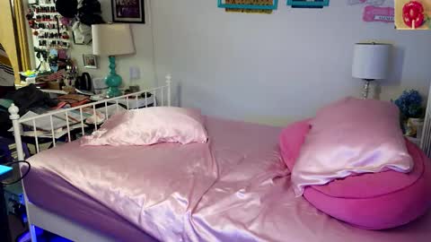 Strawberry Jane online show from February 21, 5:21 am