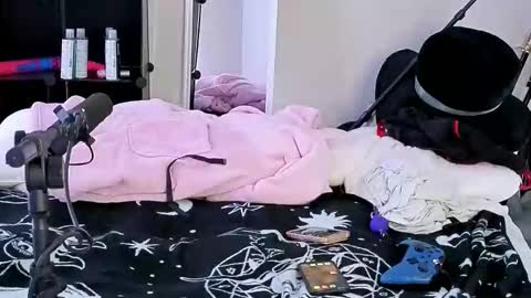 Muse n Poppy online show from February 11, 11:41 pm