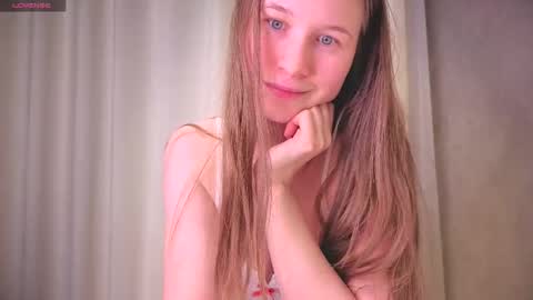 Snapshot of yana_squrel_22 chatting on October 11, 2:11 pm Yana  online show from October 11, 2:11 pm