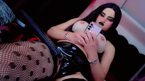 yarethrousss online show from January 14, 9:50 am