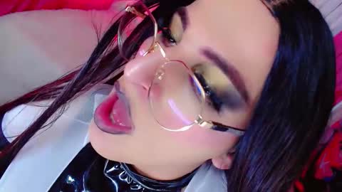 yarethrousss online show from November 8, 7:22 am