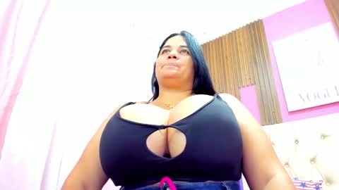 Snapshot of yasmin_bigtits chatting on October 22, 3:53 am Yasmin online show from October 22, 3:53 am