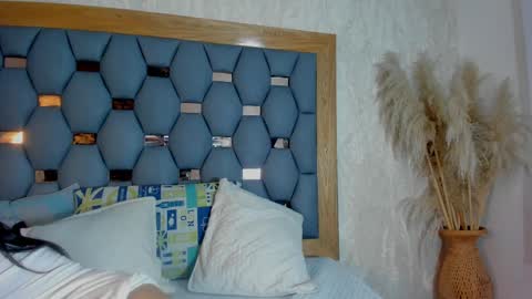 yayi derek  online show from October 17, 11:36 am