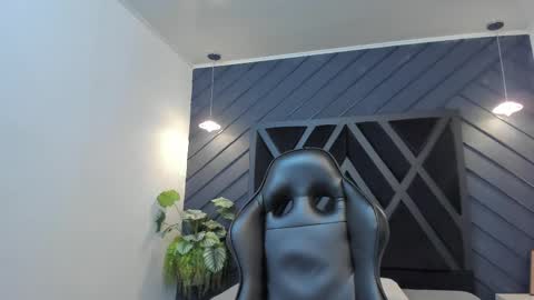 Snapshot of yeiko_romero_ chatting on February 27, 5:37 pm YEIKO ROMERO online show from February 27, 5:37 pm