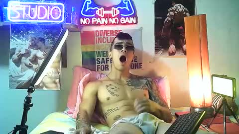 yeisoncastellanos1999 online show from September 22, 11:31 pm