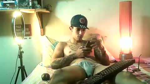 yeisoncastellanos1999 online show from July 4, 8:56 pm