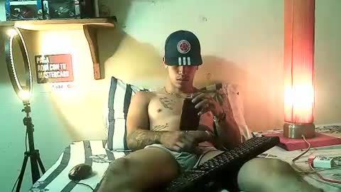 yeisoncastellanos1999 online show from June 18, 4:34 pm