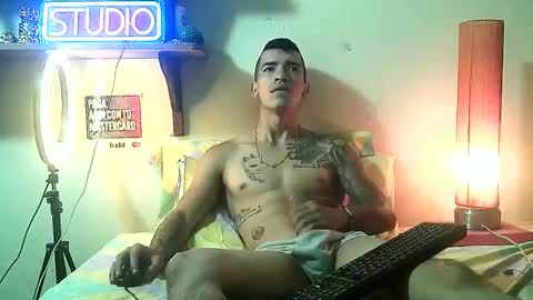 yeisoncastellanos1999 online show from June 9, 3:01 pm
