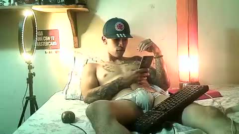 yeisoncastellanos1999 online show from June 22, 3:19 pm