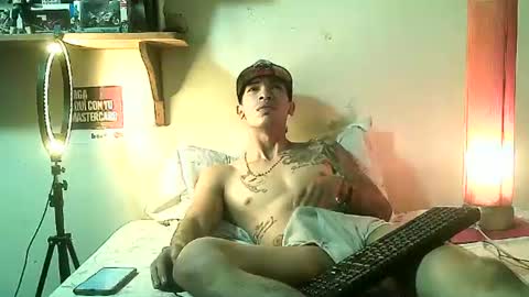 yeisoncastellanos1999 online show from June 26, 4:34 pm